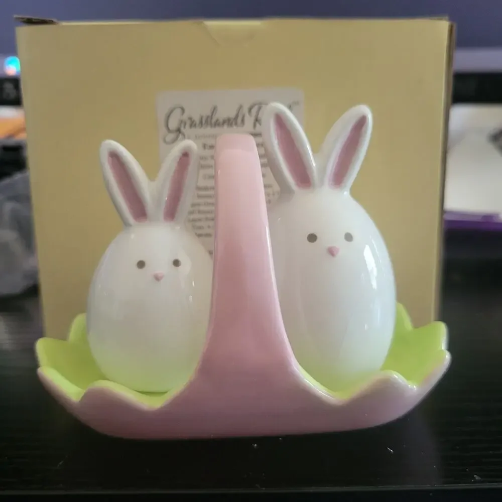 Grasslands Roads Bunny Salt & Pepper Shakers Spring In Basket Ceramic In Box